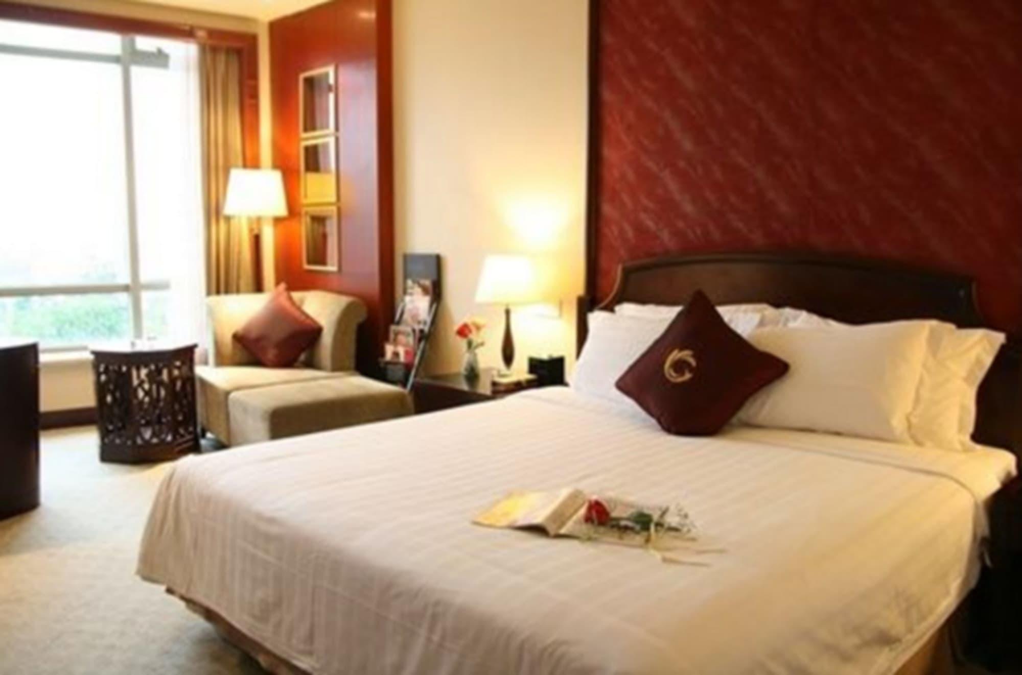 The Royal Marina Plaza Hotel Guangzhou Exterior photo