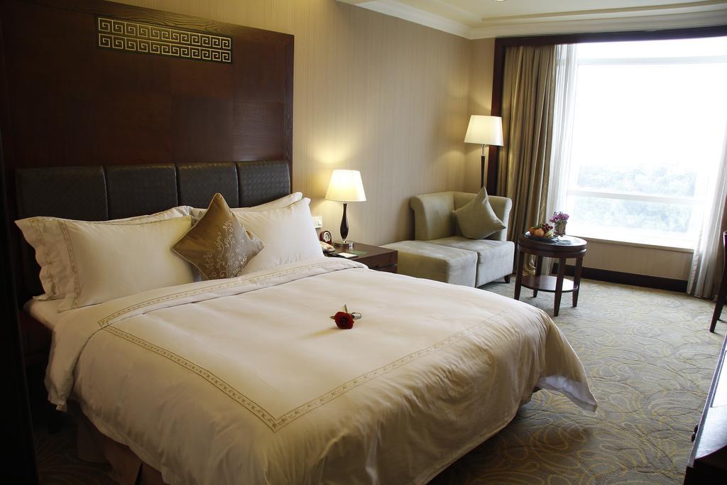 The Royal Marina Plaza Hotel Guangzhou Exterior photo
