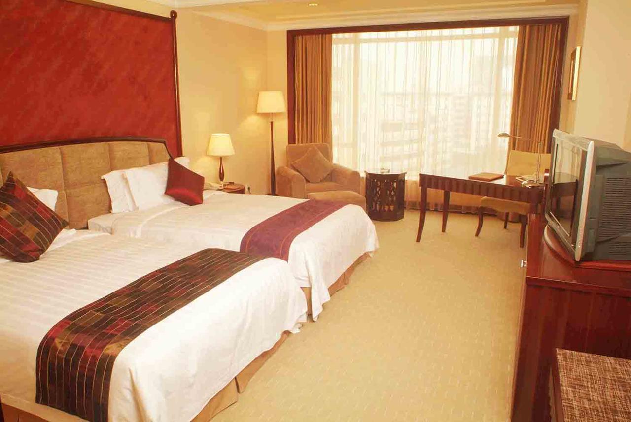 The Royal Marina Plaza Hotel Guangzhou Exterior photo